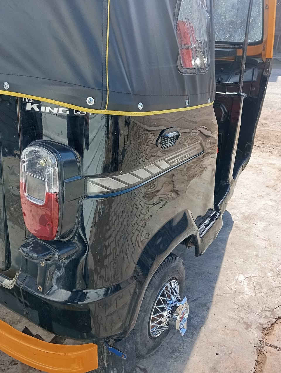 سلام عليكم تكتك للبيع موديل 18داخله 19اوراق تكتك جاهزه كبل لشارع باتري جديد جادر دبلات تخم تأير تكتك أحله من الصور السعر 3وبيهه مجال العنوان بغداد المحموديه الرقم***********
