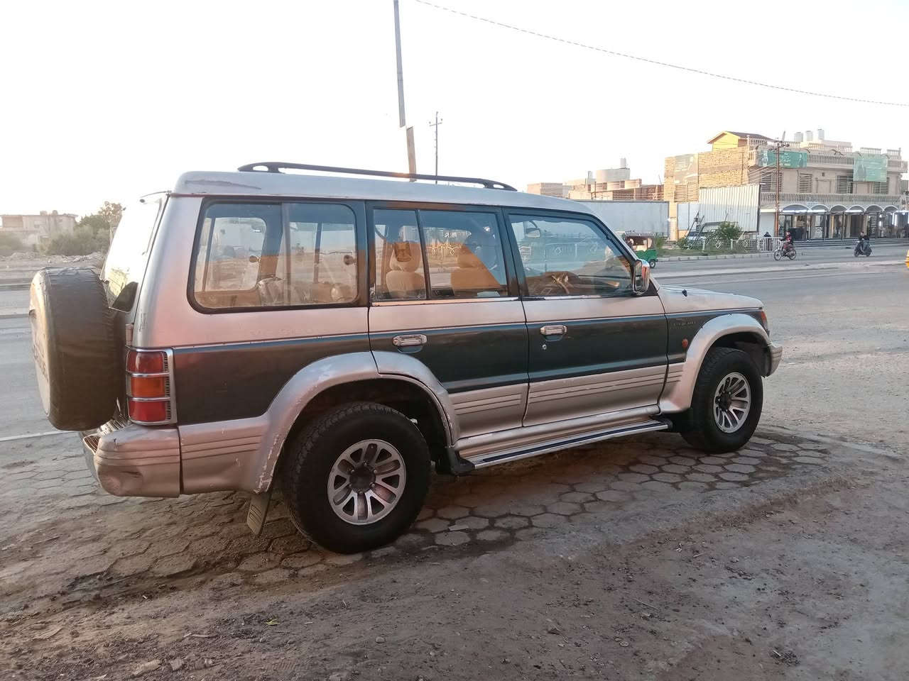 للبيع باجيرو موديل ٩٢ مكينة وكير بطه ٢٥٠٠ سياره ابلاديه أيسر ابلادي تخم تاير حداديه جديده كهرباءيات كلها شغاله رقمها ميسان ألماني رعيها يمي سعرها ب٤٥ وبيها مجال واي استفسار على الرقم *********** مكاني ميسان
