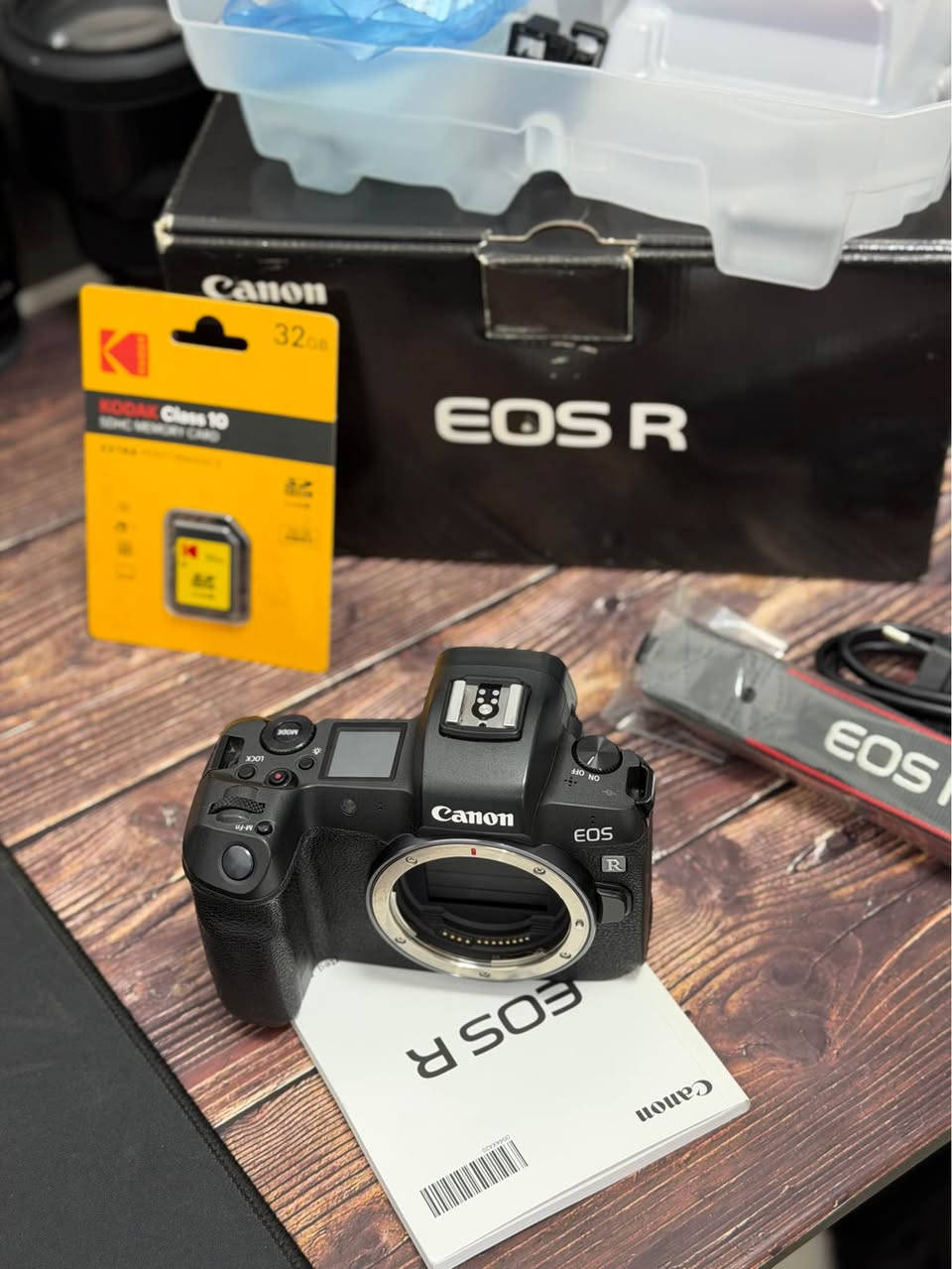 ⁨ 📸 Canon EOS R – Body Only

كامرة كانون EOS R
مستعملة ونظيفة جدًا ✨
🔹 نظافتها: 90٪
🔹 بدي فقط

🎁 الملحقات:
• الكرتون الأصلي
• الشاحن
• الحزام
• بطارية بلادي
• رام 32GB هدية 🎁

💰 السعر: 1,385,000 دينار عراقي فقط

🚚 توصيل مجاني لجميع محافظات العراق

📩 للاستفسار أو الحجز مراسلة الصفحة على الخاص ✅

⸻

⚙️ مواصفات Canon EOS R:
• مستشعر Full Frame بدقة 30.3 ميگاپكسل
• معالج صور DIGIC 8
• تصوير فيديو 4K
• نظام فوكس Dual Pixel CMOS AF
• شاشة لمس متحركة
• شاشة عرض إلكترونية OLED EVF
• اتصال Wi-Fi و Bluetooth
• تدعم عدسات RF (وتعمل مع EF عبر محول)⁩ كركوك, العراق


**إذا كنت صاحب هذا الإعلان وتريد حذفه لأي سبب، رجاءا أرسل رسالة إلى الدعم الفني**