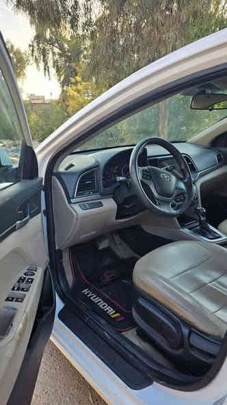 سلام وعليكم ((للبيع او مراوس حسب القناعة ))النترة موديل 2018 سوبر فول مواصفات عدا البصمه محرك 2000 دوش محرك وكير مكفولات تخم تاير اسيارة بسمي سيارة بيهة بس هلال لجاملق الخلفي فقط سعر لسيارة157 لنتصال***********
