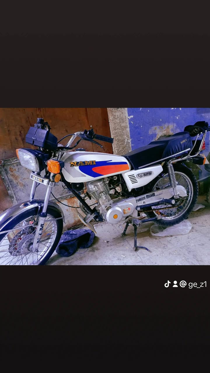 دراجه اصولي وكيل العارضي خان المخضر 
موديل 2023 والتعمير25 المحرك مامفتوح 
دراجه خير من الله وهاي النضافه كدامكم لا تنقص ولا ذب دهن *********** واتساب وفيس فقط 
سعر 900 وبيها مجال للشرايه يدلل
