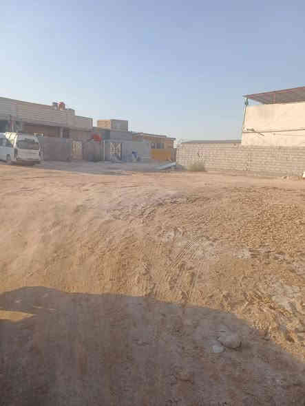 يتوفر لدينا قطعه ارض للبيع في أبي الخصيب طريق سيد حامد مقابيل مدينه الاندلس شارع10  متر مساحه الارض 300متر ركن جميع الخدمات مدارس اسوق مكان حلوو منطقة متكامله وقف سني مسجل اصوالي وجه 15متر ونزال 20متر السعر 35مليون وقابل للتفاوض مكان كلاش حلووو إلا ستفسار رقم الهاتف فقط ***********
