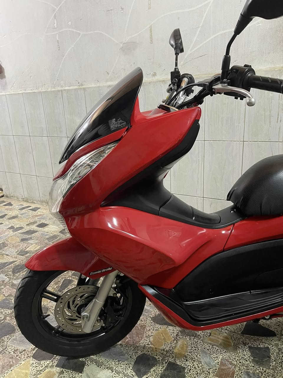 السلام عليكم psx دراجة رمبة كفالة عامة من كلشي يابانية صور مزاد JF مكينة 150ss حساس ازدحام حرف A ماشية 34 دراجة جديدة نضافة 100/100 كفالة عامة الاستفسار واتساب ***********💵✅📞
