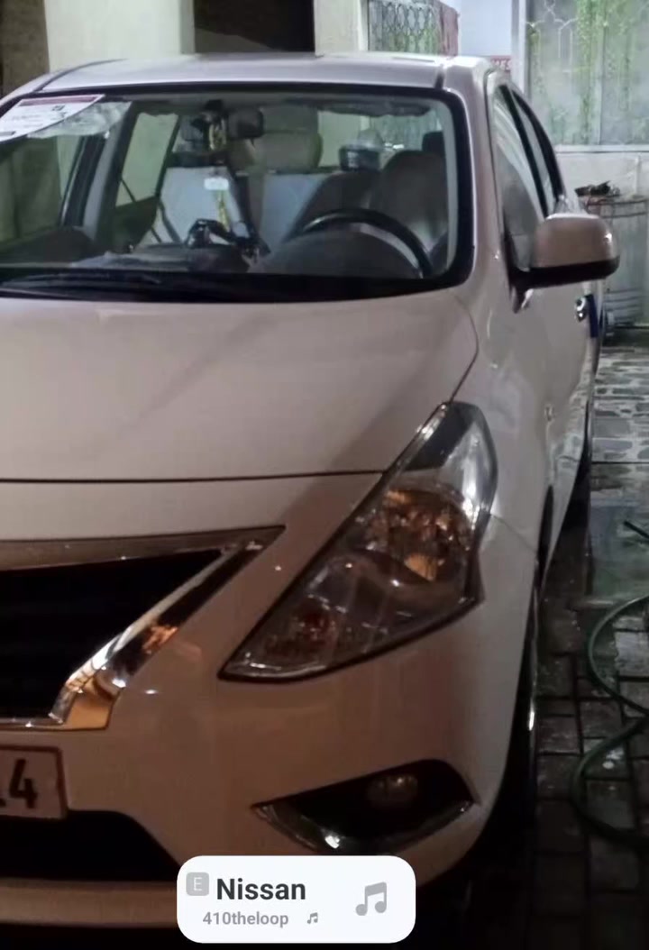 سني هندي موديل 24 بليتة زركة للبيع
رقم بغداد انكليزي 
سنوية باسمي 
ماشيه 30 
بيها منظومة غاز بعدها داخل الضمان 
مكفولة من الضربة والصبغ عدا بارد في الباب اثر طخة بايسكل 
صدر أمامي خلفي بلادي ونظيف جدا 
ارضيات مدوشمة جلد 
شاشه كاربلي 
كامرة خلفية 
المكان بغداد الحسينية 
للاستفسار اكثر الاتصال على الرقم 
***********
