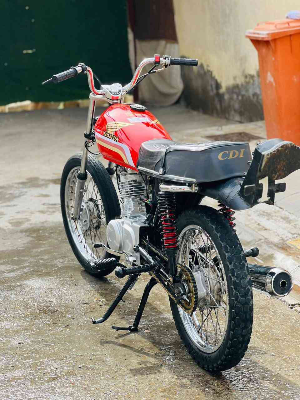 السلام عليكم دراجة شلامجة شاصي او مكينة شلامجة الدراجة خير من الله من معدل من فصلة الدراجة نصبتهة حلوة مابيهة كل نقص مكاني ديالى بعقوبة للتواصل ***********
