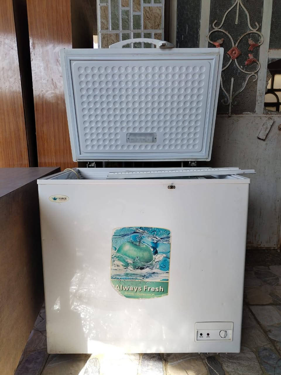 السلام عليكم 
غراض مستخدمة قليل كله شغال ونضيف
برادات عدد 5
مجمدات عدد 2
 مكينة بذور حب كامله مع الملحقات عدد 1
مبردة عدد 1
رفوف + ملحقات عدد4
ملاحظة (البيع شلع كامل مو قطعة قطعة واذا تريد قطعة وحده السعر يختلف) 
المكان القاسم_ قرب المديرية 
***********
