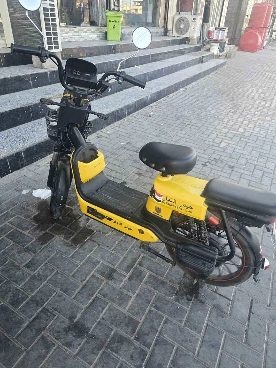 دراجه شحن لون اصفر نضافه80%
ما بيه اي عطلات نضيفه. بيه نقص واير بريك 
مكاني البصرة القبلة حي الجامعه 
رقم للتصال ***********
السعر 300
