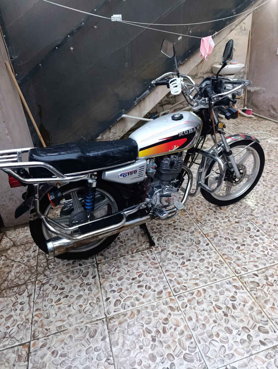 السلام عليكم دراجه للبيع سعر 450وبيه مجال ‬ ‪+9647737488970‬
