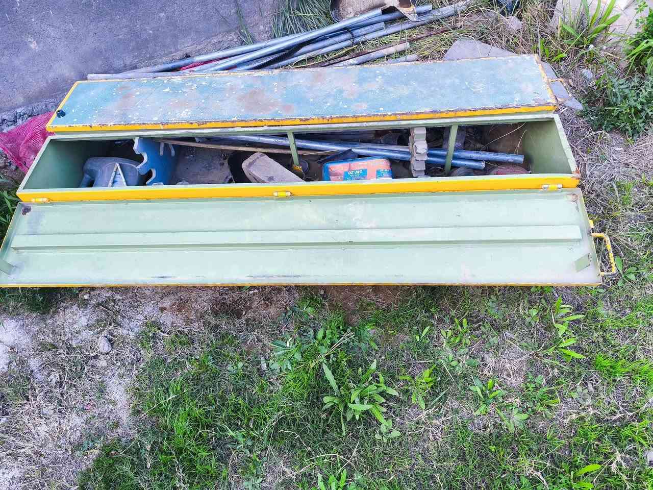 صندوق  للبيع 
مكان كربلاء 
***********
