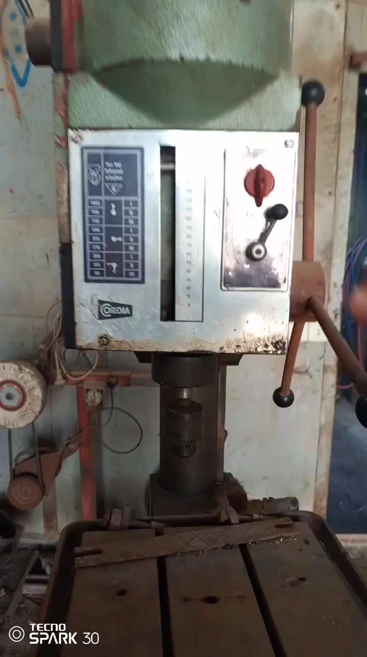 سلام عليكم
درين للبيع صناعه الدرين الاماني ثري فيز 3حار 
ماطور كير بوكس 3 سرع طوله 210م 

سعر مليون ونص وبيه مجال


**إذا كنت صاحب هذا الإعلان وتريد حذفه لأي سبب، رجاءا أرسل رسالة إلى الدعم الفني**