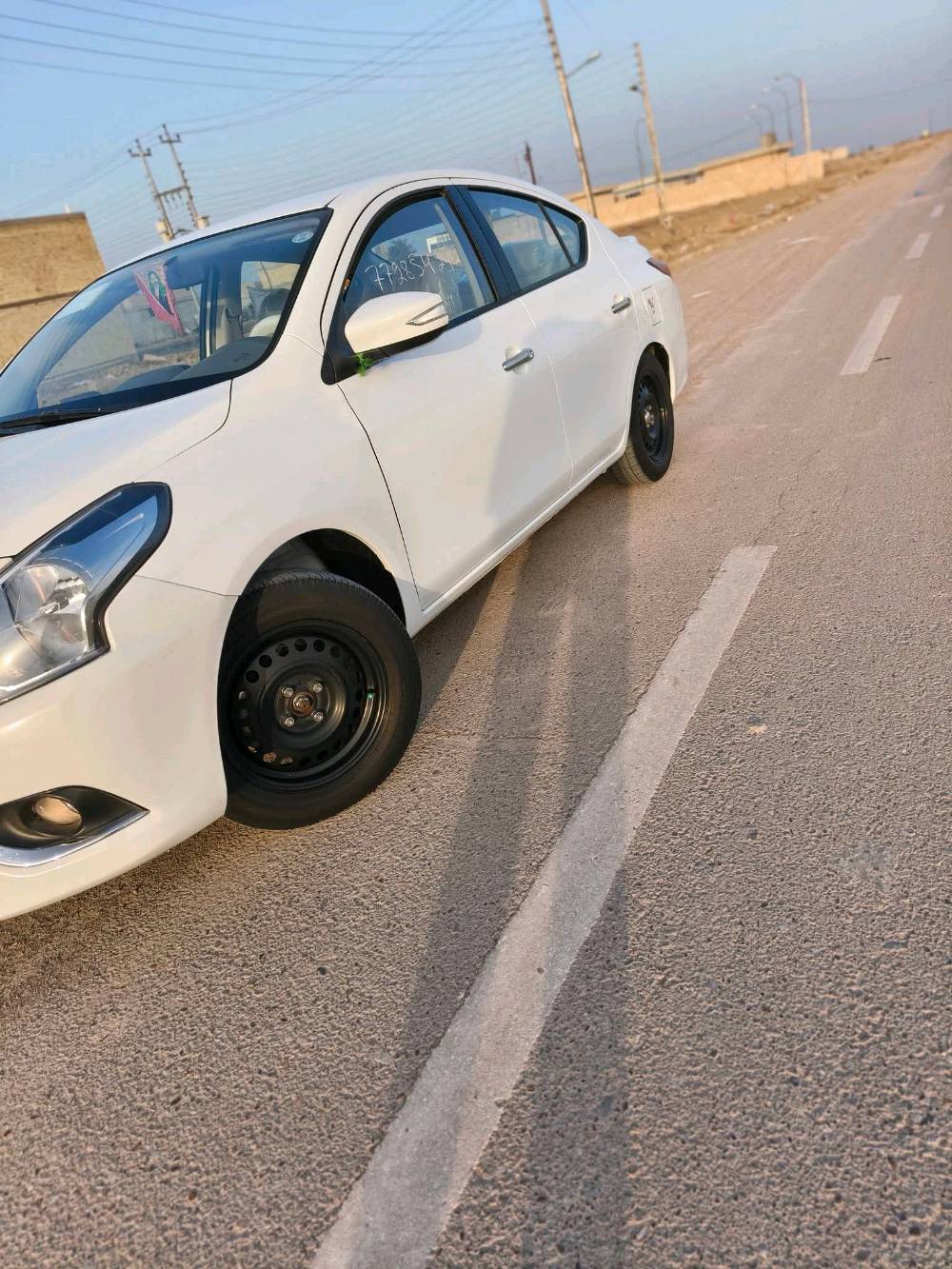 سيارة نيسان سني موديل 24 رقم اربيل نضافة 95/100 للبيع موقعها بغداد الحسينية تحويل ثاني يوم بيهة بارد جاملغ الخلفي والباب مرشوش اثر شخوط اي استفسار اتصال *********** ماشية 42 الف