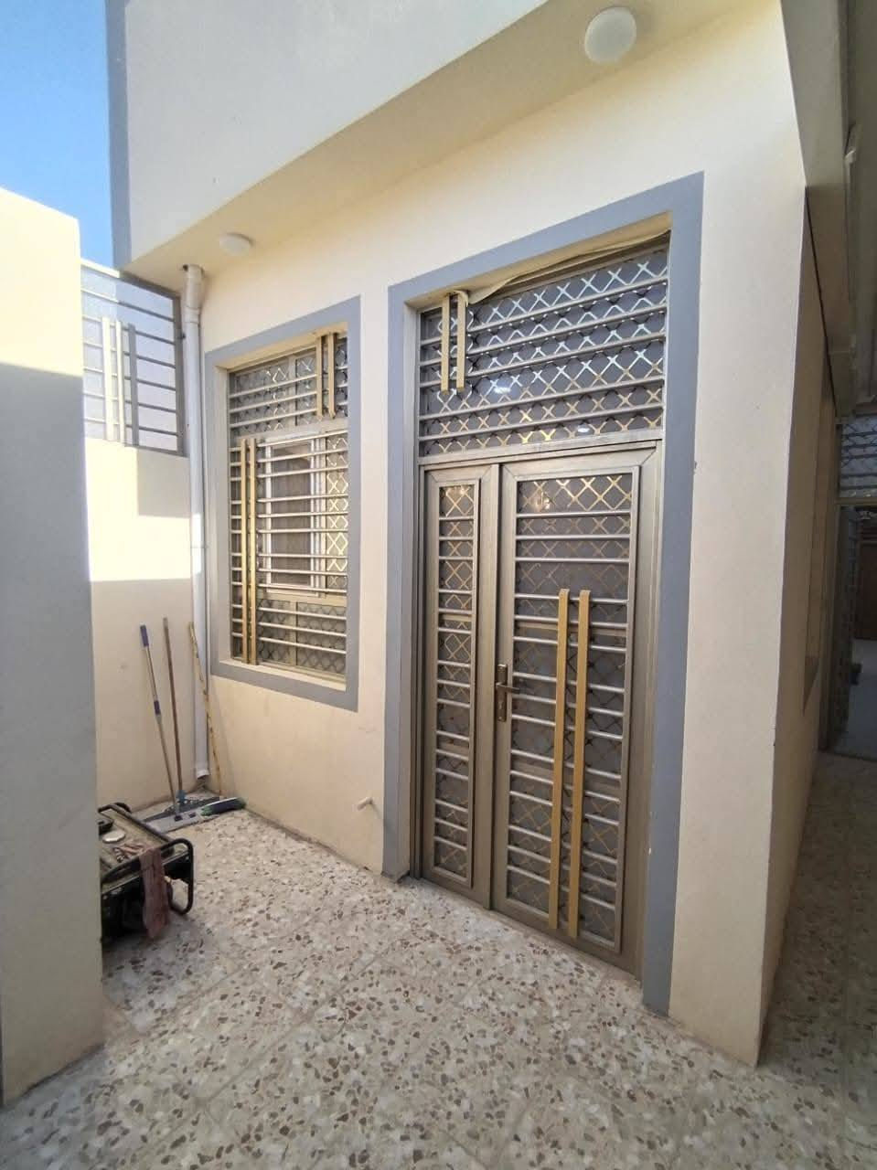 مكتب ولايه علي 

بيت للبيع المساحه 150متر طابو زراعي سند 25

بنيان جديد درجة اولى 
طابوك أساس وسقف صب كونكريت مسلح جاهز ماعايز شي 

مبني فيه غرفتين نوم وصاله واستقبال ومطبخ وصحيات داخليه وخارجيه وطارمه ومكشوفه 

العنوان شارع المطار الجديد خلف مجمع جوهره العرب 

السعر المطلوب 75  مليون وبي مجال 

للاستفسار اتصال أو واتس اب 
مكتب ولايه علي 
***********
أبو علي العبدلي
