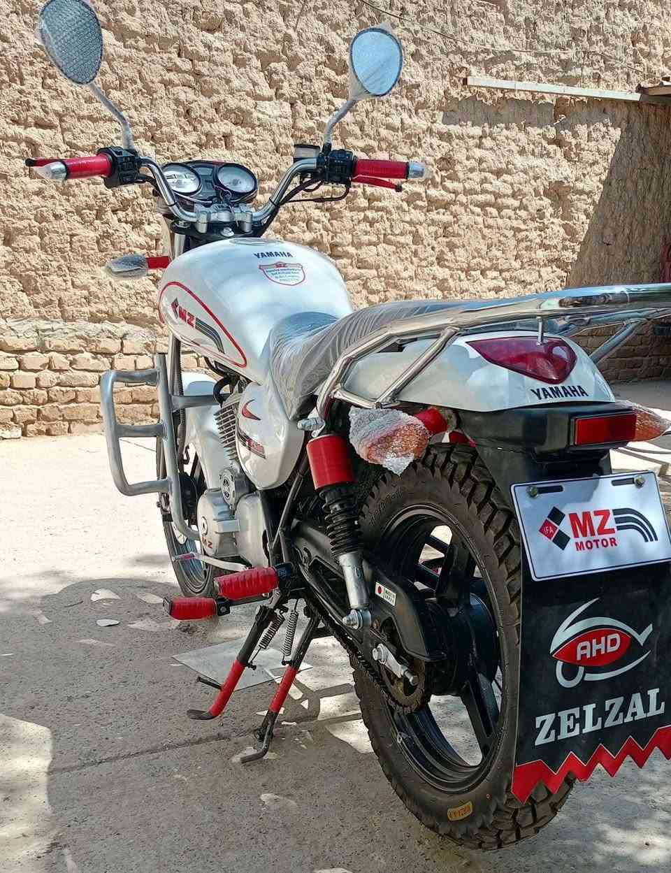 السلام عليكم عندي دراجه ناريه للبيع النوع mzناصي لونه ابيض مميز تك صلنصه موديل 2023 وزن ثقيل باب اول محرك 200شرط بعده عله وضع الشركه ماطور كامل كلشي مابي أوراقه كامله كهربائياته نكره سلف ماطور حلو ممتعوب مال جناي مكاني صلاح الدين دجيل قرب الفلكه اليريده ييجي خاص او يتصل على الرقم التالي ***********
