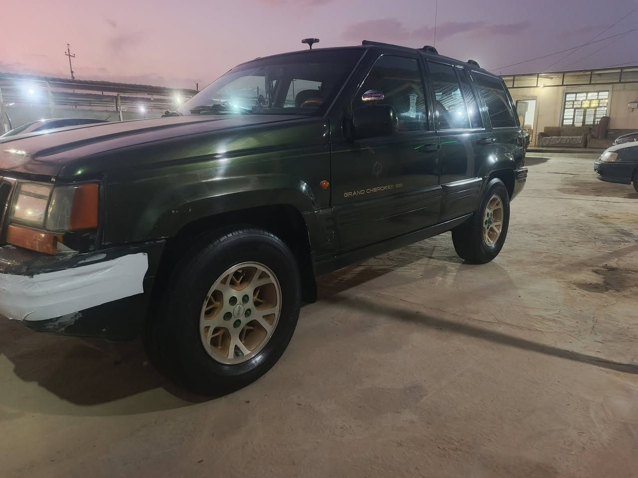 سلام عليكم اخوان جيب شيروكي للبيع موديل 96 فول مواصفات المعلومات الاتصال على الرقم ***********
