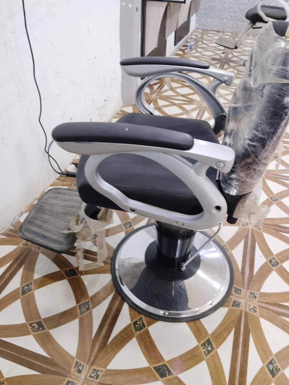 ميز عدد2 + كراسي عدد2 للبيع
للاستفسار الاتصال عالرقم ***********
