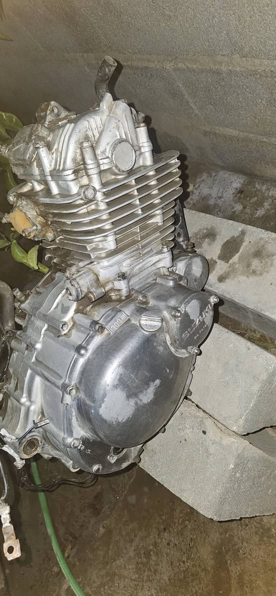 سلام عليكم غرض سوزاكي ٢٥٠ محرك عقل كتف شحن ويل امامي خلفي نضفه ١٠٠من ١٠٠ مع ليت كامل شغال مع كفرات مع ضفيره مع دبلات مع بريك امامي كله شغال رقم موجود وتساب ***********
