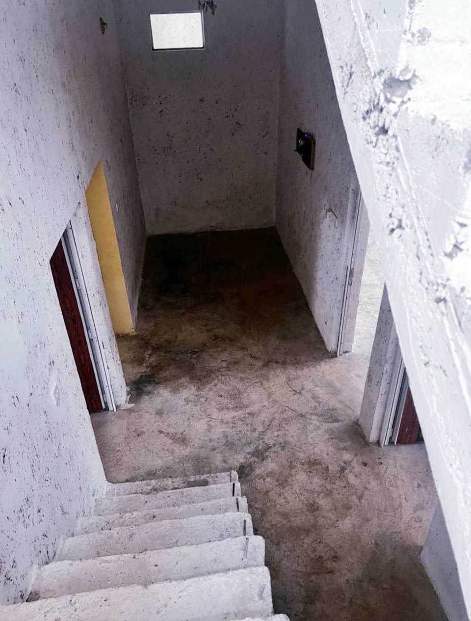 #للبيع دار سكن للبيع 

#الموقع الاحمر مقابل شارع المقداد

#نوع العقار  عقد زراعي 

#المساحة 175م 

#المحتويات   البيت طابق واحد مكون من .استقبال . صالة مطبخ .  2غرف نوم  
#السعر 
لمعرفة السعر الاتصال على الرقم  ***********
