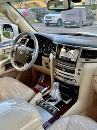 لكزس LX570 • ٢٠١٥ • ٨٠٠٠٠ كم