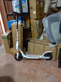 اسلام عليكم سكوتر  مو شحن عادي سعره 50 توصيله مجاني  07811634411