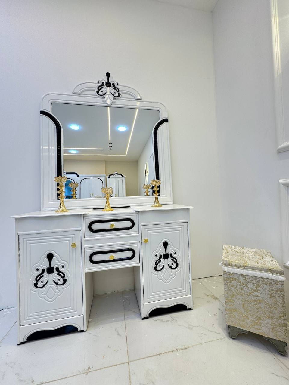 السعر // مليون فقط 😍
🔅تفاصيل الغرفة المرمري  ....

 خارج ٤ملم ام دي اف 🔺
وداخل معاكس ٣ملم 
صبغ حراري  درجة اولى 

عدد القطع  ٧ قطع 😍
🔺1 //جرباية  قياس  ١٦٠ × ٢٠٠ 
🔺//ميز جانبي ايسر قياس ٥٠
🔺2// وميز  جانبي  قياس ٥٠
🔺3// زاوية ارتفاع مترين عرض ٨٠
🔺4// وميز بلازمه  
🔺5//وميز مراية ارتفاع مترين عرض ١٢٠
🔺6// وكنتور ٦ باب  ارتفاع مترين و١٥ طول ٣ متر و١٥

القطعه الثامنة حسب الطلب شازلون
سعرها ٥٠ الف ❤️

(توصيل مجاني مركز بغداد )
التوصيل يشمل الشد مجاني 🔥
(اطراف ٥٠)
باقي المحافضات حسب البعد
شازلون سعرها ٥٠ الف
شازلون مخزن ٧٥ الف


**إذا كنت صاحب هذا الإعلان وتريد حذفه لأي سبب، رجاءا أرسل رسالة إلى الدعم الفني**