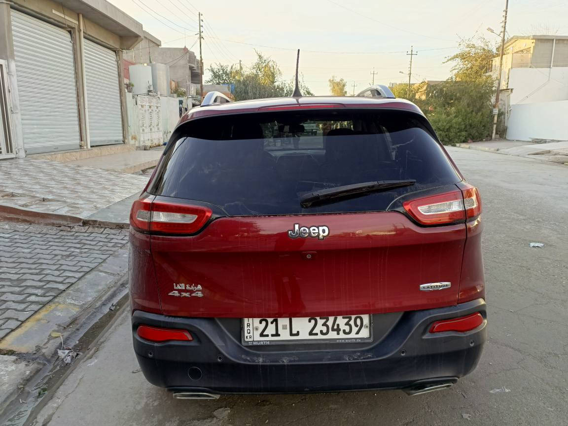 سلام عليكم ورحمة الله 
جيب شيروكي ٢٠١٧ بزون ستة سلندر 
ضرر ٣ قطع أمامي بدون دواخل بدون شاصي  وبدون ايرباك
سيارة يحتاجلها صدر ابيع على وضعها 
سعر ١١٥ وبيها مجال بسيط
*********** كركوك, العراق
