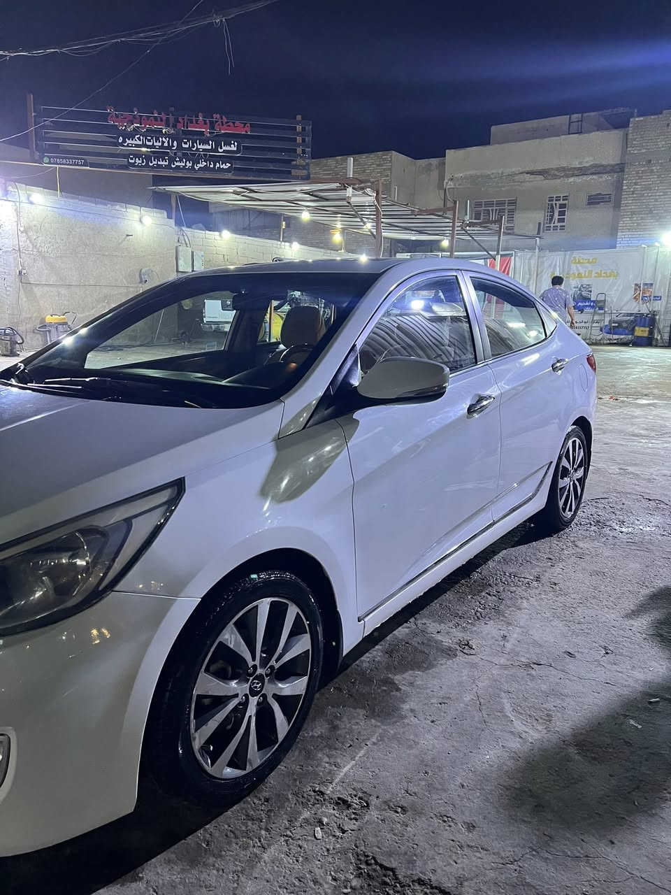 للبيع اكسنت خليجي مديل (2016)محرك دوش (1600)ماشيه(123)الف كيلو متر فول موصفات رقم بغداد الجديد بسمي مكفوله فقط شبر بل باب الخلفي صبغ ومكانات بارد كما وضح بل سونار سيارة جاهزة ما بيه اي نقص تبريد محرك كير تايرات صدر جيدا السعر117 وبيه مجال مكاني بغداد حي جهاد ***********
