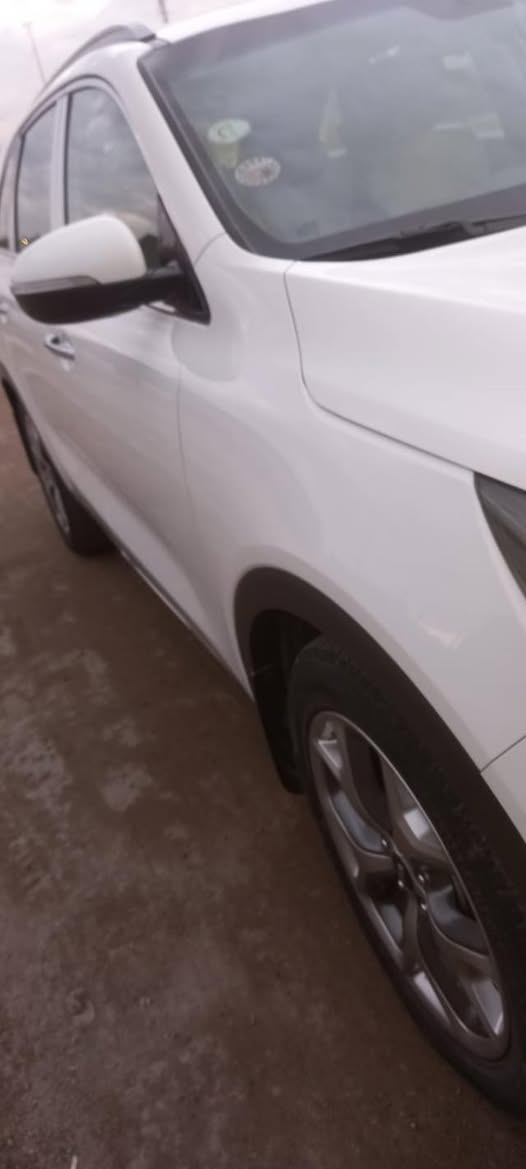 السلام عليكم سورنتو موديل 2017 خليجي 
السيارة كفالة عامة من كلشي من صبغ و بارد والشخط و التكحيل السيارة على ايدي 
الكير والمكينة على وضع شركة كفالة عامة 
موصفاتهة نص فول 
بصمة
جنطة كهرباء 
بردات خلفية 
سبعة راكب 
كشنات جلد و كهرباء 
ثلاث قطع تبريد 
ثلاث وضعيات قيادة 
حساس امامي وخلفي 
تحكم ستيرن جهتين 
محرك 6 سلندر 
ماشية 97
انارة ترحيب داخلية وخارجية 
بصمة ابواب 
رقم السيارة بغداد الدولي با اسمي 
مكاني بغداد 
السعر 235 
***********
