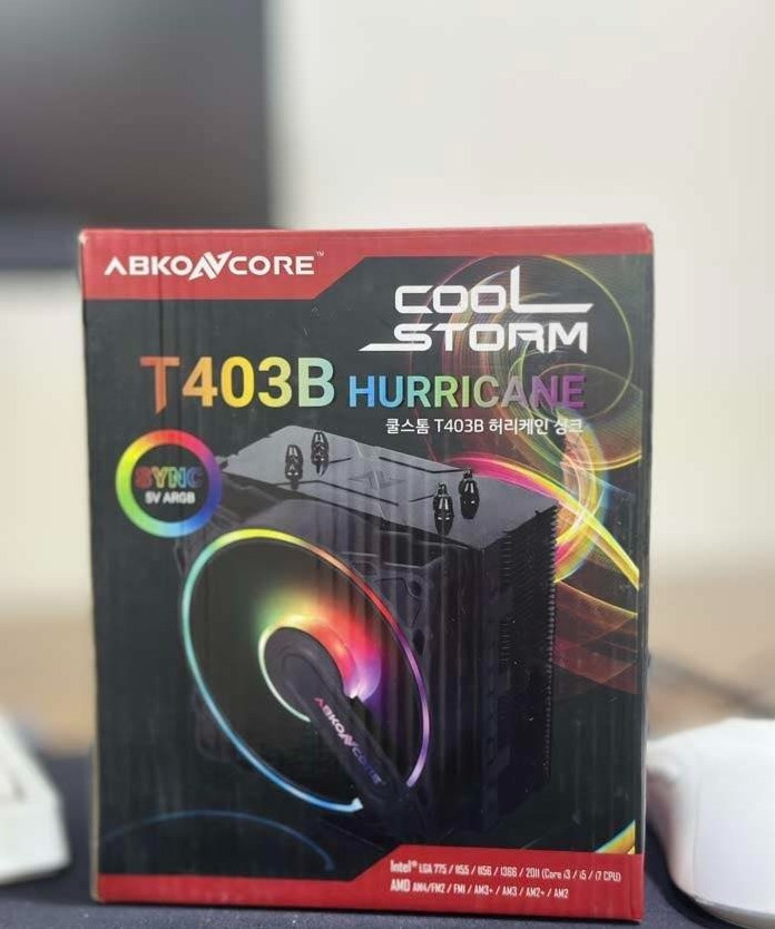 تجميعة ألعاب (Gaming PC) نظيفة جداً - RTX 2060 Super & i5-9t
المواصفات :

المعالج (CPU): Intel Core i5-9600KF (نسخة الكسر، أداء عالي جداً بالألعاب).
المبرد (Cooler): Abkoncore T403B Hurricane ARGB (مبرد احترافي بـ 4 أنابيب نحاسية، تبريد ثلج وشكل مميز جداً - الكرتونة موجودة).
كرت الشاشة (GPU): NVIDIA RTX 2060 Super (نسخة السوبر، أقوى من الـ 2060 العادي والـ 3050 بفرق تقريب 30 بالميه وتقريب نفس اداء 3060 ، أداء جبار بالـ Ray Tracing).
الذاكرة (RAM): 16GB DDR4. الكنز الوطني
اللوحة الأم (Motherboard): H310M.
التخزين (Storage): 512GB M.2 NVMe (سرعة خرافية بفتح الألعاب والنظام).
مزود الطاقة (PSU): Corsair VS450 (ماركة عالمية أصلية، مو تجاري).
الكيس (Case): Ziggmatek مع مراوح RGB (ملاحظة: الجامة الجانبية مكسورة، الكيس نظيف جداً وتهويته ممتازة).

الجهاز نظيف جداً واستخدام شخصي راقي.
تم تبديل المعجون الحراري وتنظيف القطع بالكامل.
الفحص والضمان عند الاستلام للتأكد من الأداء والحرارة.
مكاني بالنجف بالنداء توصيل موجود سعرها 680 بيها مجال بسيط جدا فقط واذا جاي تكسر بالسعر ايدي والحظربمر


**إذا كنت صاحب هذا الإعلان وتريد حذفه لأي سبب، رجاءا أرسل رسالة إلى الدعم الفني**