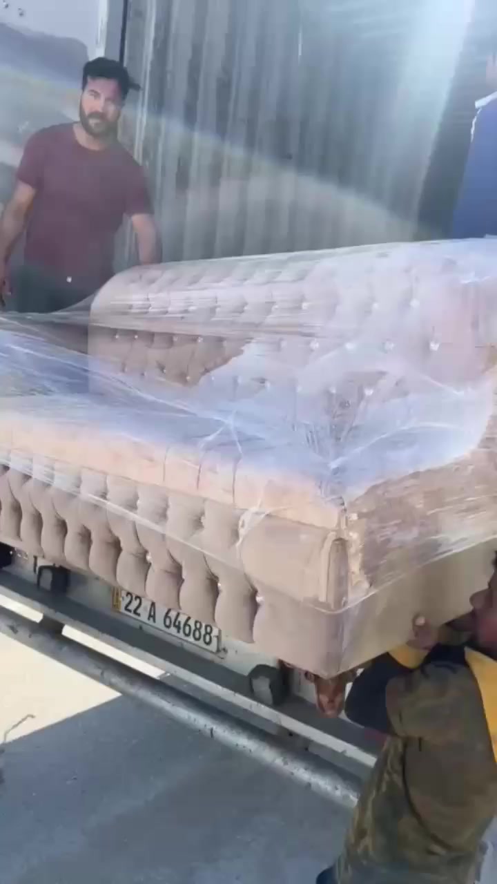 سلام عليكم
تم وصول حاويات قنفات وديوان باله تركي وايضا جديد 
مكانهن كربلاء مفرگ العطيشي
بأسعار مناسبة
***********
