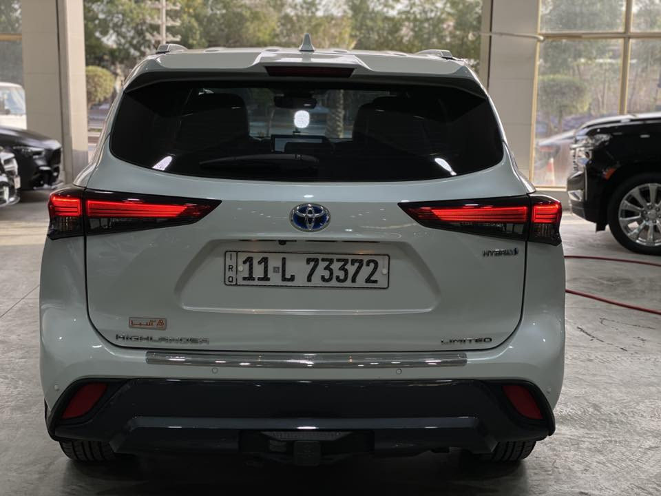 تويوتا هايلندر 2023 وارد أمريكي هايبرد
فئة لمتد فول 1/1 اعلى مواصفات ماشية 61 الف كيلو حقيقي حادثه جداً بسيط بيه حافة البنيد والدعامية ال الأمامية صبغ فقط وبيه بارد بسيط بدون ايرباك او دواخل وشرط الفحص ومحرك وكير كفالة عامة وشرط الفحص والسيارة رقم بغداد الجديد تحويل مباشر ثاني يوم 
السعر هو 35000$الف دولار او 350 
ورقة وبيه مجال وترهم بيع او مراوس مكاني هو بغداد ورقمي ***********

