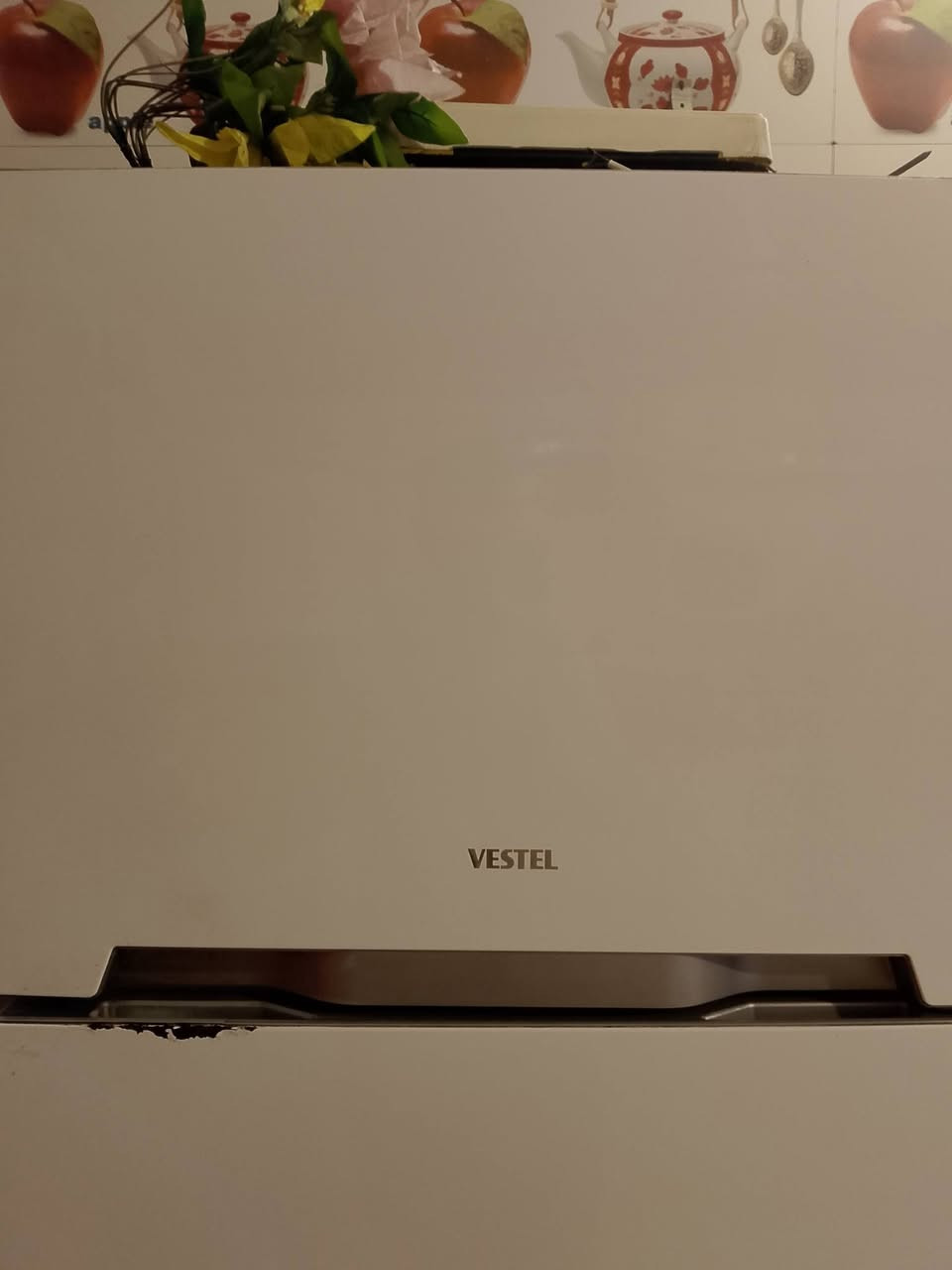 السلام عليكم شلونكم اخواني عندي ثلاجة مستعملة بس نظيفة وتجمد مثل ماموضحة بالصورة  يرجى الاستفسار على هذا الرقم او الواتساب ***********
