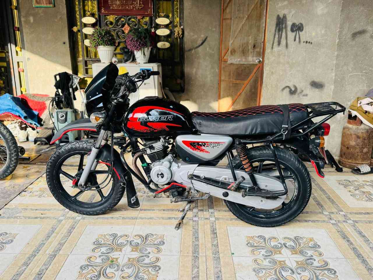 دراجه بوكسر للبيع وراق  كفاله  كلشي شغال بيها نكرت سلف مديل 18 ستوه معمره سعر خاص هاذع رقمي ***********
