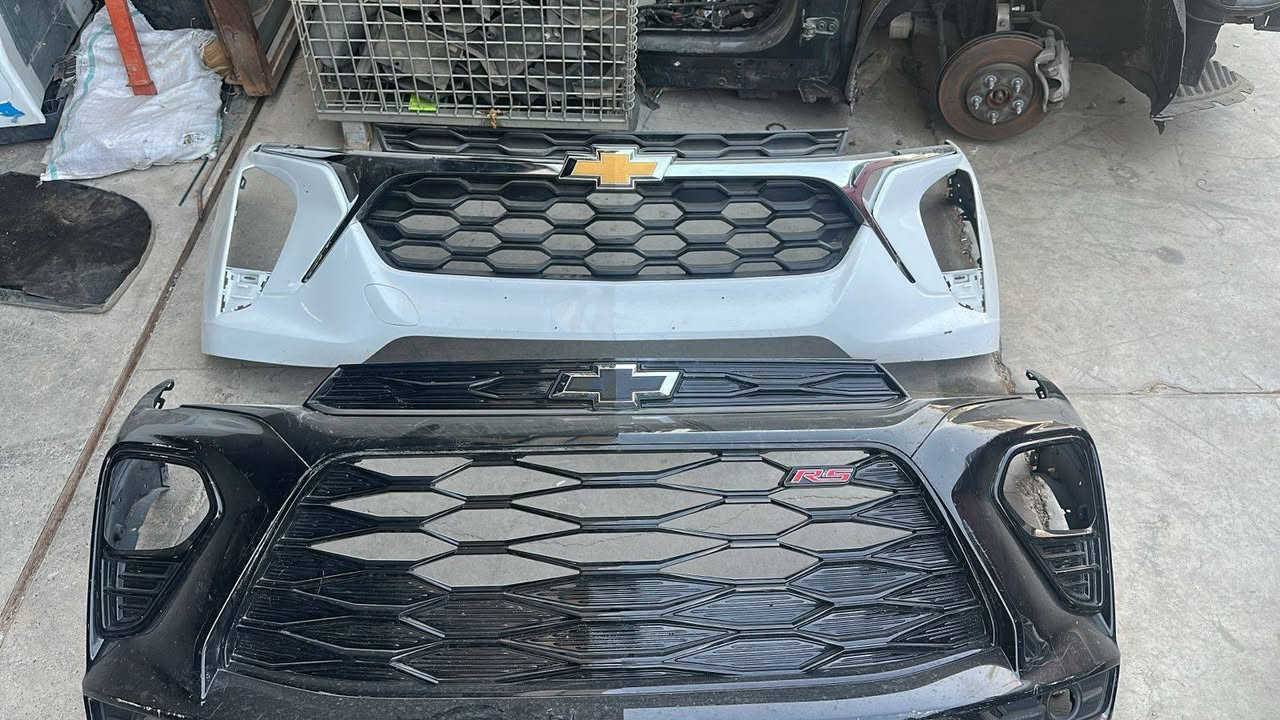 متوفر اغراض تراكس و تريل بلايزر و ترافكس 
***********
