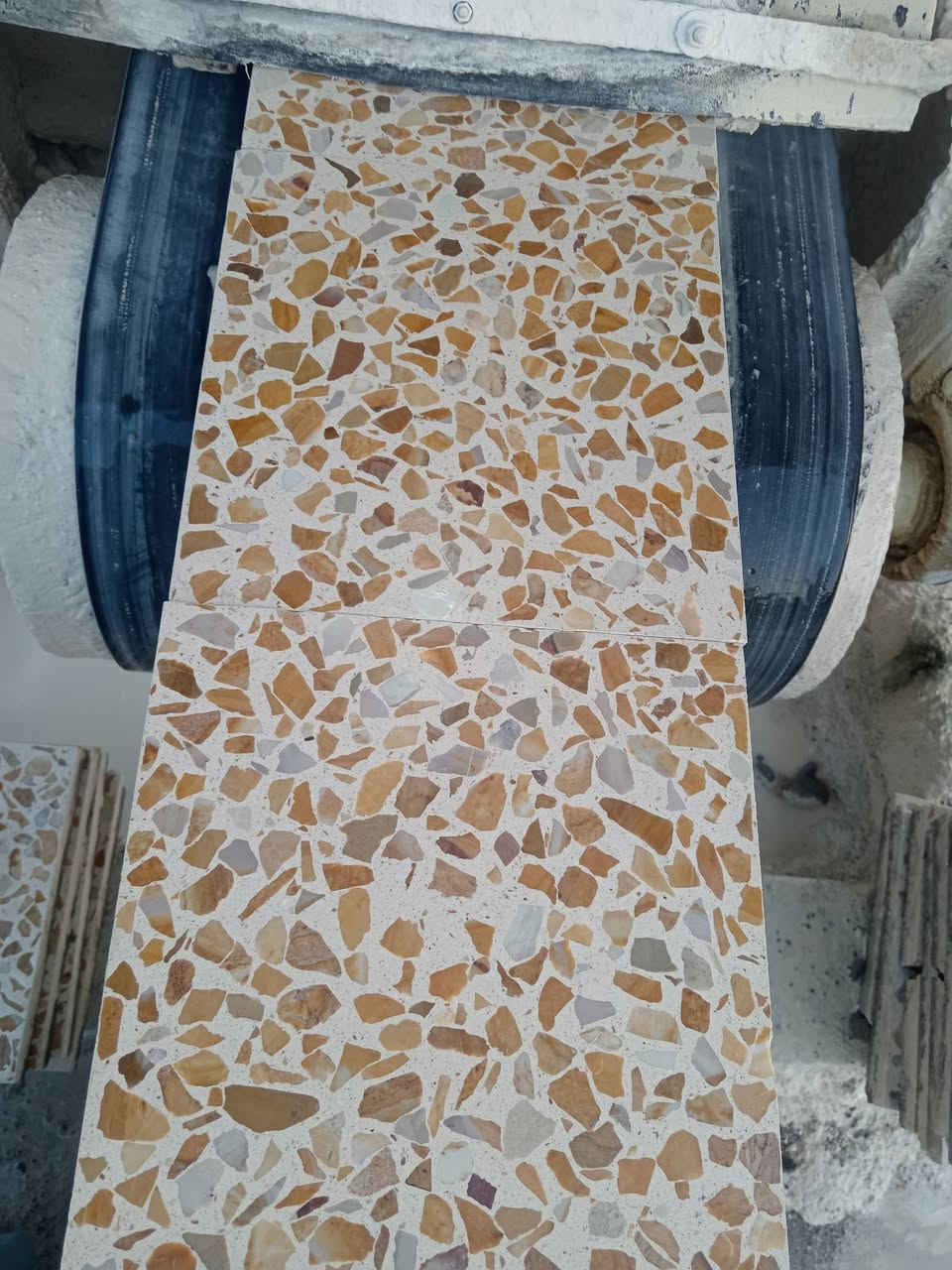وفرنا لكم كاشي رقم اربعه سعر الف كاشية يصير بـ 600 الف دينار 
 
  موقع العمل المـــــــوصـــــــــل الساحل الايمن....... 
سمنت سعودي اصلي شرط وضمان✅
ماء حلو خالي من الاملاح✅
حجر عراقي خالص✅
جلي اوتوماتيك ✅
مجلي وكامل قياس 30*30
للحجز والاستفسار يرجى مراسلة الصفحه او الاتصال على الارقام التالية 

ارقام المعمل 
*********** واتساب + اتصال
‏‪***********‬‏ اتصال + واتساب 
*********** اتصال
