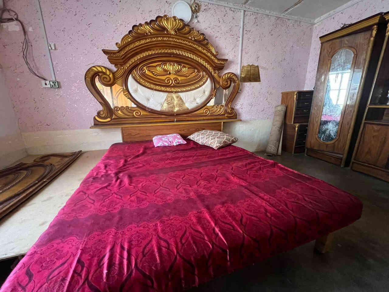 غرفه. مستخدمه للبيع 

الستفسار على رقم واتساب ***********
