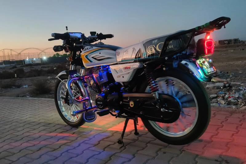 دراجة سونك سيفان للبيع 
موديل 2025  باب اول 
محرك 200 جواكيج 
صارلهة 3اشهر من شديتهة  
نضيفة كلش 
السعر 950 وبيهة مجال 
هاذة رقمي *********** 
ادمن حب وافق 🌹
