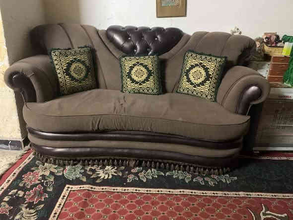 سلام عليكم
تخم كويتي ملكي 12 مقعد وطبله وكوشات 475وبي مجال
مكاني بغداد ***********
