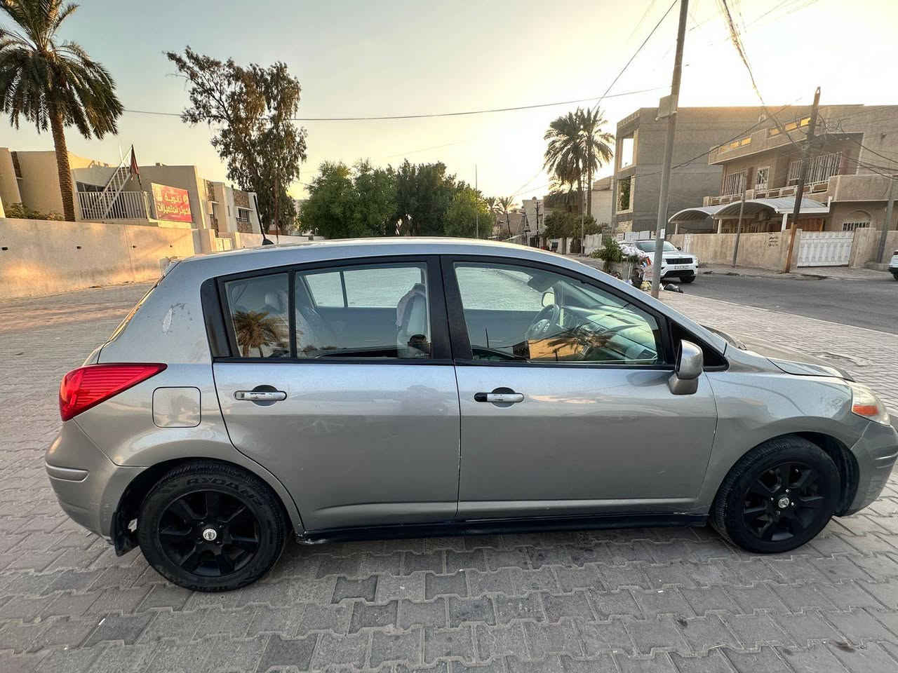 السلام عليكم عندي نيسان فيرسا رقم مميز للبيع باسمي موديل 2009 رقم ديالى 120 مع السياره وبيها مجال مكاني الكاظمية ***********
