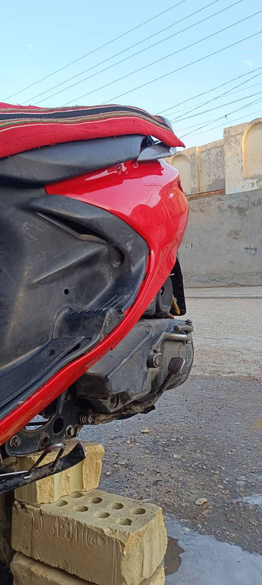 السلام عليكم دراجه فراشه 140 نثيه نضافههه فول كدام عينك الصور حته صور المكينه كدامك مكينه مامفتوحه شلعه ومعدل فول مكينتها ناعمه كلش متنسمع كفرات جديده شخط مابيهن كهربائيات شغاله سلف هندر السعر 475وبيها مجال للشرايي مكان النجف حي ميلاد فاو استفسار ***********
