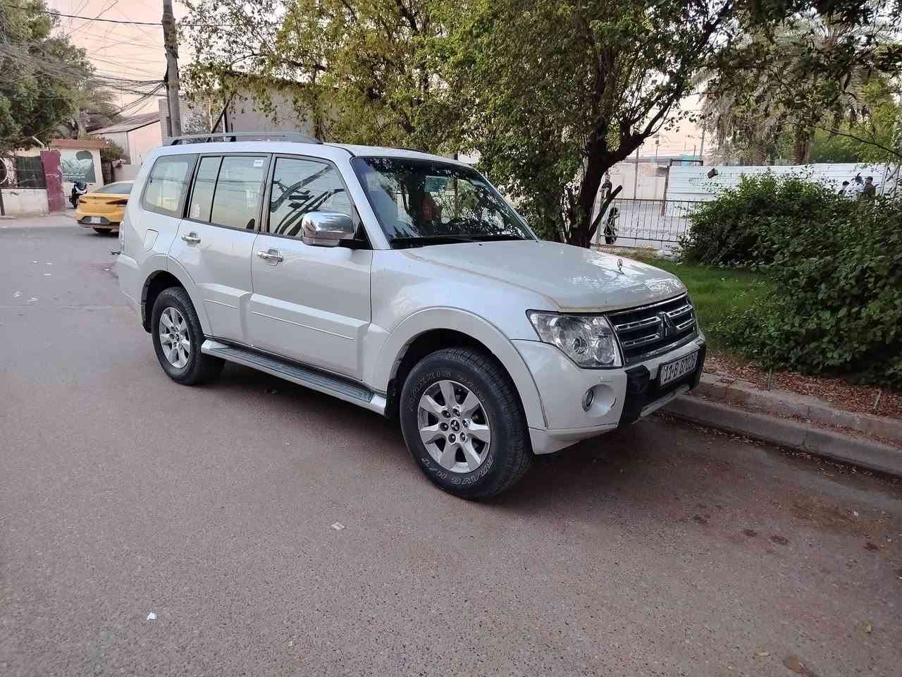 بيع او مراوس حسب القناعة 
باجيرو حبتور ٢٠١٠
مكفولة عام فتحة بالسقف كشنات كهربائية جلد
تبريد ثلاث قطع ثلج حدادية جديدة الرقم
الجديد مشروع وطني السعر ١٤٨ بي مجال
مكاني بغداد هاتف *********** موجود بي واتساب
