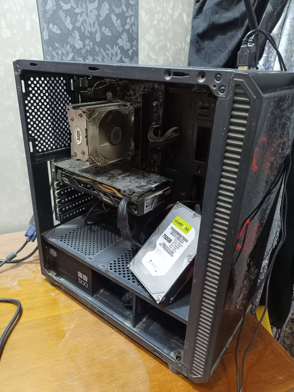 قيم وأخذ بما يرضي الله  
المواصفات موضحه بالصوره وياه شاشه hp متحركه 
متروكة عليه تراب فقط تاخذ عالفحص 
تشغل كافة برامج المونتاج والالعاب
***********. واتساب
توصيل موجود
