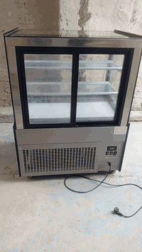 يالله السلام عليكم للبيع عارضه تبريد جديده للكيك و معجنات ومقبلات والاجبان 300 وبيه مجال مكاني النجف الأشرف حي الجمعية رقم الهاتف ***********
