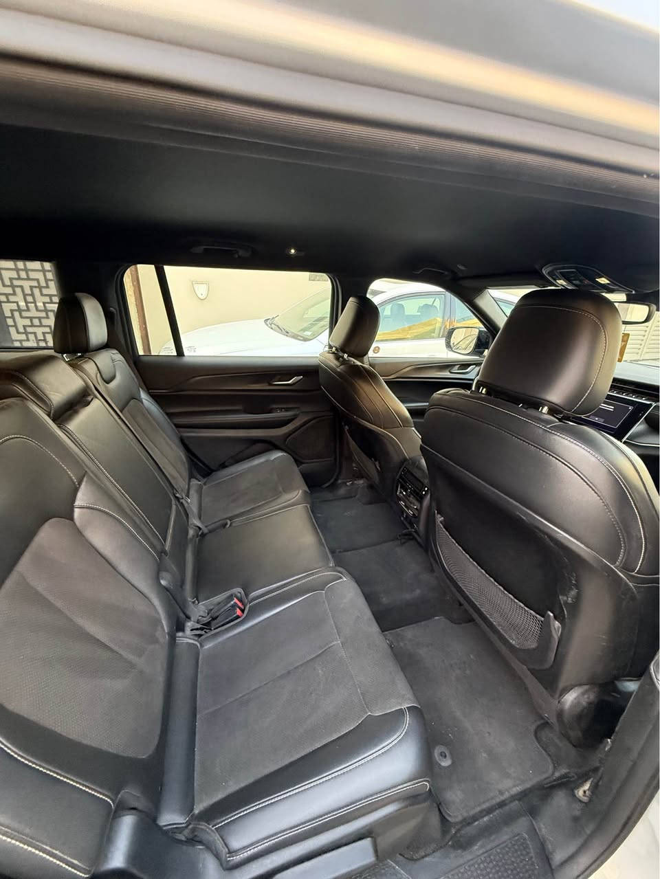 سلام عليكم جيب لمتد مديل 2023
مواصفات 
رادارات 
نقطة عمياء
كامرة خلفية 
نضام قيادة ذاتية 
داخ اسود كشنات مخمل وجلد
تحكمات ستيرن 
كير ماوس 
مكينة3600
7راكب 
لون سلفر 
حادث ب امريكا جاملغ خلفي وب العراق مبدل بنيد فقط ودعامية صبغ  
العنوان بغداد زيونة 

***********
ملاحظة السيارة ب اسمي تحويل ثاني يوم 

السعر 290$ ورقة قابل لتفاوض بغداد, العراق
