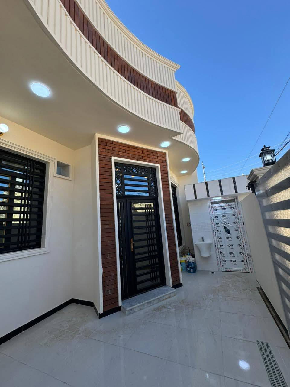 اللهم صل على محمد وال محمد وعجل فرجهم
السلام عليكم اخوان دار لل. بيع مساحتها 160 متر الواجهه 8 متر والنزال 20 متر بناء حديث 2026 يحتوي عله غرفتين نوم 🛌 وصاله ومطبخ واستقبال وصحيات داخليه وخارجيه عمل درجه اولى مع ضمان بل عمل 
العنوان :مغربه للاستفسار التواصل على الرقم 
***********
