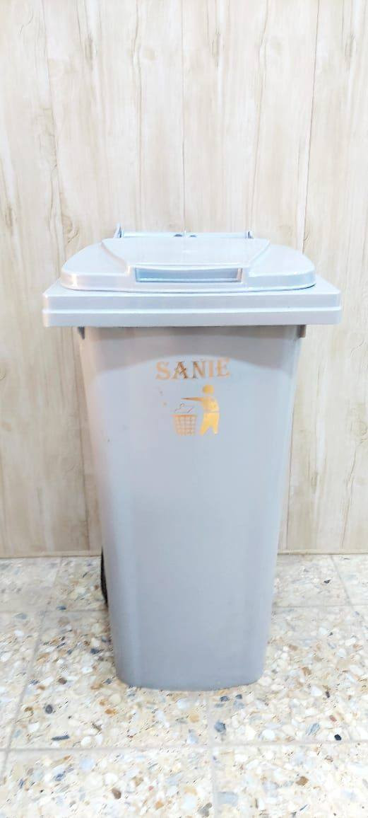 السلام عليكم وصول بضاعة جديدة 🔥🔥
حاويات مختلف الاحجام استندر 120لتر 60لتر ثابت 40لتر 
البيع :جملة فقط ،❗❗
العنوان: بغداد الوزيرية مقابل شركة معالم الرافدين 
لحجز والاستفسار:***********
