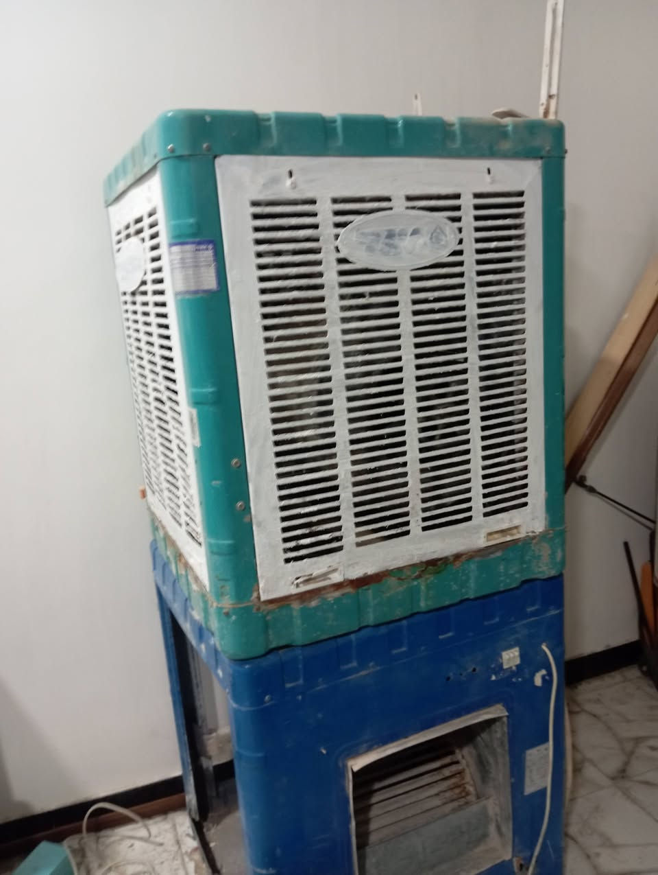 مبرده حجم وسط تشتغل على فحص ونظيف كلش سعره90وحده الحجم الكبير
اي نقص مابيه 
عنوانه حله حي الشاوي
موشراي لا يطب خاص ويضل يسولف


**إذا كنت صاحب هذا الإعلان وتريد حذفه لأي سبب، رجاءا أرسل رسالة إلى الدعم الفني**