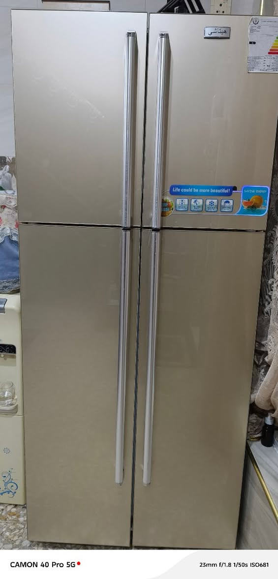 السلام عليكم 
ثلاجة نوع هيتاشي اصلي نوع ثقيل حجم كبير 
الثلاجة كاملة اي نقص ما بيهة خير من الله السعر ٣٥٠ العنوان بغداد الزعفرانية رقم هاتف📞 ***********
