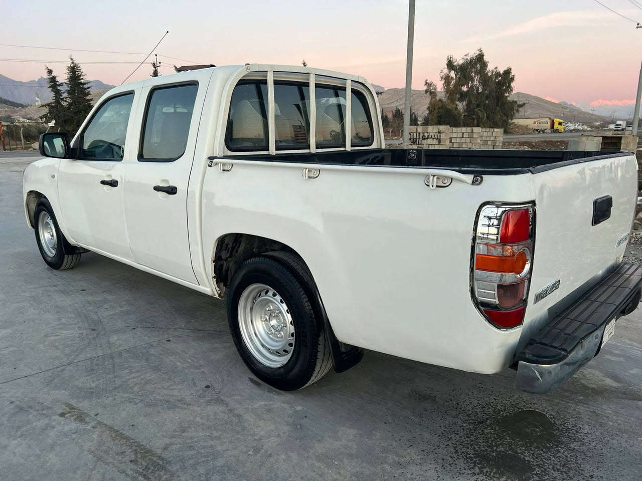 پیکاب مازردە مۆدیل 2012  مەکینە ۱۲ بەخ غازێ ئیتاڵی بۆ بەسراوە ڕەقەم جنبوب سەنەوی لەگەڵ سێ پەڵە سبوخ هەیە هەمو گیانی بەشرت دەعمو لێدرانی نیە نرخی 
63  گڵا معەملە 
شوین چوارقوڕنە 
ژ.م 
*********** السليمانية, العراق
