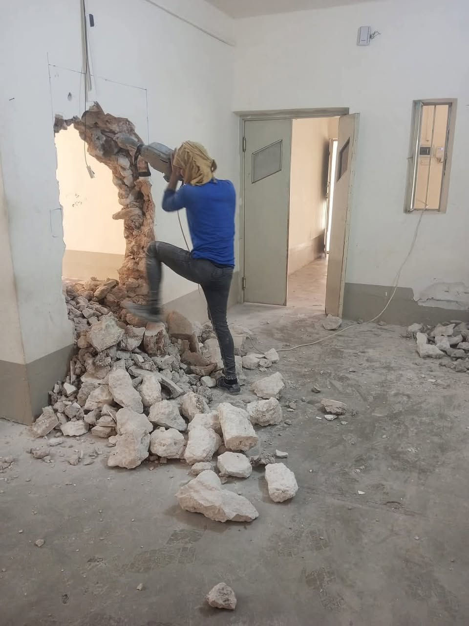 سلام عليكم  / يوجد كادر عمل جاهز  تصعيد مواد  / تنضيف بيوت  / تفليش  / تكشيط  / دفن نهري  / شقلنه ليل ونهار  / وماعليك بكلشي تاخذ شقل جاهز مني  / ومعداتنه جاهز وسياره تجيك للبيت ماعليك بس تصال على رقم/  ، ‏‪0788 988 3267‬‏
