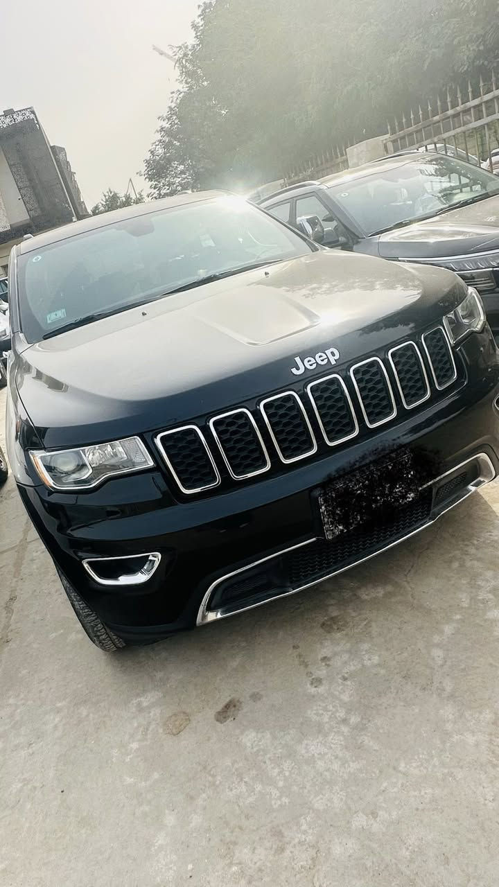 موديل 2021 حادث جاملغ خلفي 
بجم كبس مال الشركة
فئة لمتد (Limited)
اللون أسود
وارد أمريكي
كَير أوتوماتيك
دفع رباعي 4×4
المواصفات:
 • محرك 6 سلندر 3.6L
 • قوة 295 حصان
 • مقاعد جلد
 • مقاعد أمامية كهرباء ويا تسخين
 • شاشة 8.4 إنج
 • CarPlay & Android Auto
 • تشغيل بصمة + زر تشغيل
 • مكيف أوتو ثنائي المناطق
 • كامرة خلفية ويا حساسات
 • أنظمة أمان كاملة
 • جنطة كهرباء
      . ستيرن تدفئه
فتحة سقف
🚗 السيارة نظيفة ومرتبة ومال بنيه على كد روحة للدوام ورجعه
📦 واسعة وتصلح للعائلة والسفر

📍 المعاينة موجودة
💰 السعر: ٣٠  الف 
📞 للاتصال: ***********
